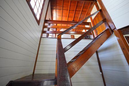 Casa para alugar com 125m², 5 quartos e sem vagaEscada para mezanino 