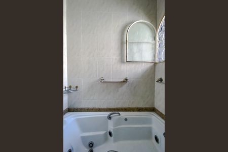 Casa à venda com 182m², 3 quartos e 2 vagasBanheiro da Suíte