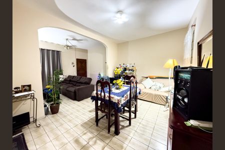 Casa à venda com 125m², 5 quartos e 2 vagasSala