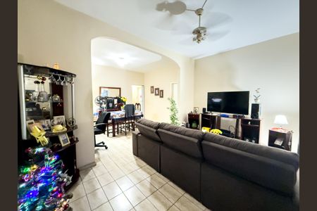 Casa à venda com 125m², 5 quartos e 2 vagasSala