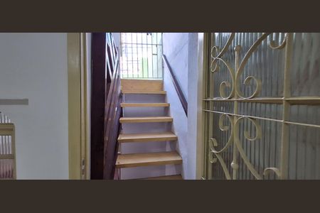 Casa à venda com 169m², 3 quartos e 1 vagaEscada 