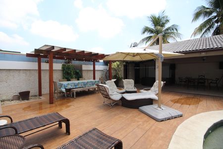 Casa de condomínio à venda com 271m², 4 quartos e 4 vagasÁrea Externa