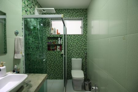 Casa de condomínio à venda com 271m², 4 quartos e 4 vagasBanheiro Social 1