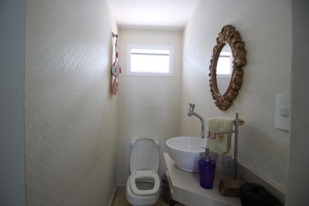 Casa de condomínio à venda com 271m², 4 quartos e 4 vagasLavabo