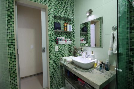 Casa de condomínio à venda com 271m², 4 quartos e 4 vagasBanheiro Social 1