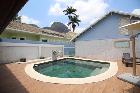 Casa de condomínio à venda com 271m², 4 quartos e 4 vagasÁrea Externa