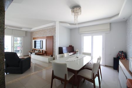 Casa de condomínio à venda com 271m², 4 quartos e 4 vagasSala