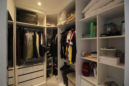 Casa de condomínio à venda com 271m², 4 quartos e 4 vagasQuarto 3 - Closet