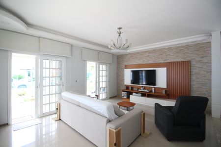 Casa de condomínio à venda com 271m², 4 quartos e 4 vagasSala