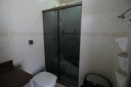 Casa de condomínio à venda com 271m², 4 quartos e 4 vagasBanheiro Social 2