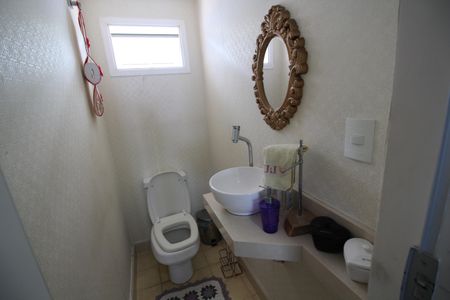 Casa de condomínio à venda com 271m², 4 quartos e 4 vagasLavabo