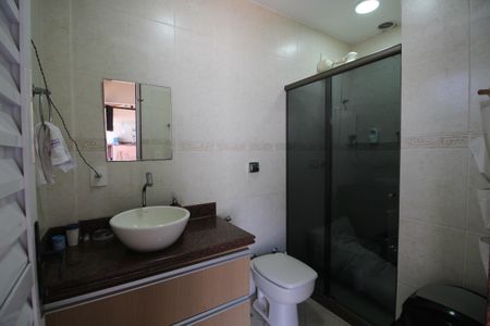 Casa de condomínio à venda com 271m², 4 quartos e 4 vagasBanheiro Social 2