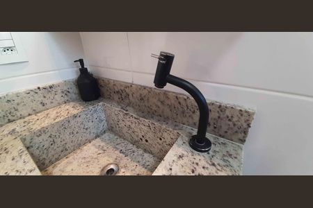 Casa à venda com 60m², 2 quartos e 1 vaga