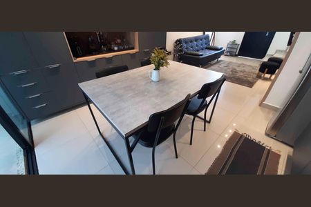 Casa à venda com 60m², 2 quartos e 1 vaga