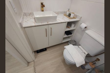 Apartamento à venda com 70m², 2 quartos e 1 vagaBanheiro Suíte 
