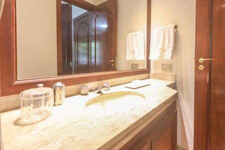 Apartamento à venda com 182m², 5 quartos e 3 vagasBanheiro da Suíte 1