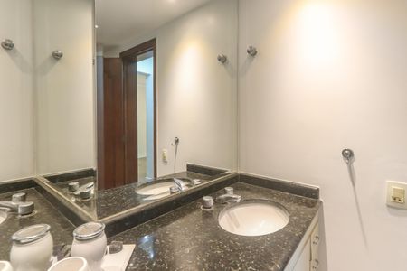 Apartamento à venda com 182m², 5 quartos e 3 vagasBanheiro da Suíte 3