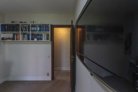 Apartamento à venda com 182m², 5 quartos e 3 vagasSuíte 2