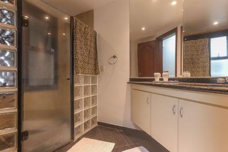 Apartamento à venda com 182m², 5 quartos e 3 vagasBanheiro da Suíte 3