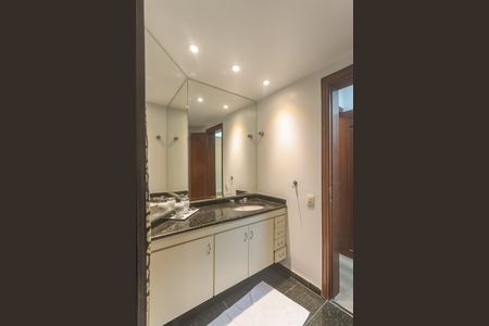 Apartamento à venda com 182m², 5 quartos e 3 vagasBanheiro da Suíte 3