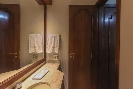 Apartamento à venda com 182m², 5 quartos e 3 vagasBanheiro da Suíte 1