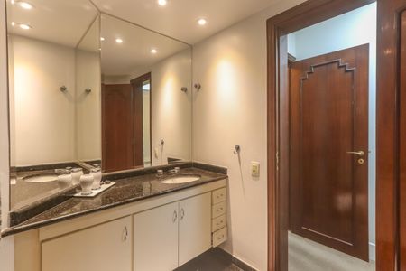 Apartamento à venda com 182m², 5 quartos e 3 vagasBanheiro da Suíte 3