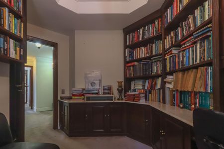 Apartamento à venda com 182m², 5 quartos e 3 vagasEscritório