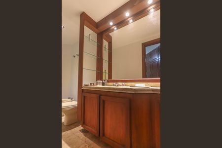 Apartamento à venda com 182m², 5 quartos e 3 vagasBanheiro da Suíte 1