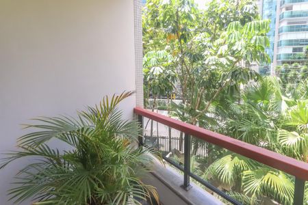 Apartamento à venda com 182m², 5 quartos e 3 vagasVaranda da Suíte 3