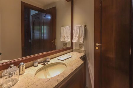 Apartamento à venda com 182m², 5 quartos e 3 vagasBanheiro da Suíte 1