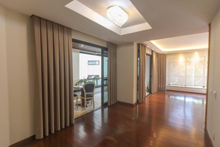 Apartamento à venda com 182m², 5 quartos e 3 vagasSala