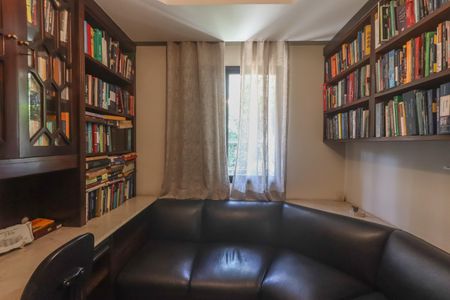 Apartamento à venda com 182m², 5 quartos e 3 vagasEscritório