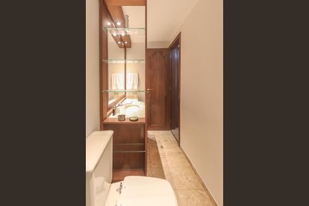 Apartamento à venda com 182m², 5 quartos e 3 vagasBanheiro da Suíte 1