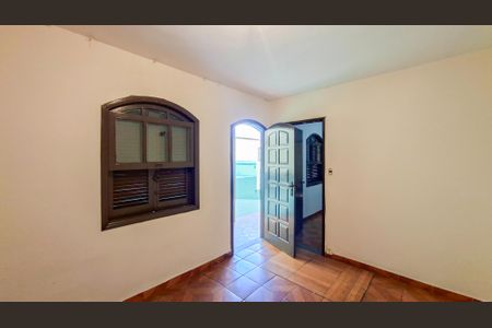 Casa para alugar com 4 quartos, 350m² em Cachoeirinha, Belo Horizonte