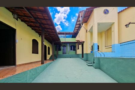 Casa para alugar com 4 quartos, 350m² em Cachoeirinha, Belo Horizonte