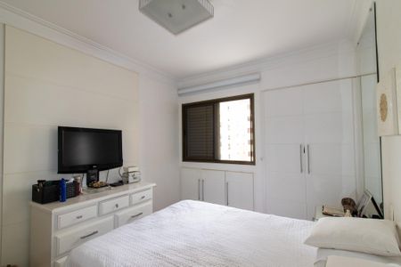 Apartamento à venda com 152m², 4 quartos e 2 vagas Apartamento à venda com 152m², 4 quartos e 2 vagasSuite