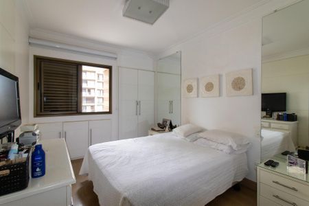 Apartamento à venda com 152m², 4 quartos e 2 vagas Apartamento à venda com 152m², 4 quartos e 2 vagasSuite