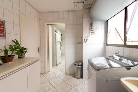 Apartamento à venda com 152m², 4 quartos e 2 vagas Apartamento à venda com 152m², 4 quartos e 2 vagasÁrea de Serviço