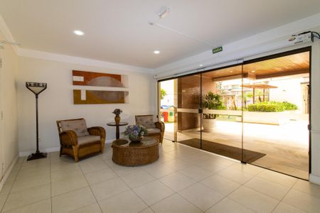 Apartamento à venda com 152m², 4 quartos e 2 vagas Apartamento à venda com 152m², 4 quartos e 2 vagasHall de entrada