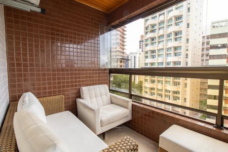 Apartamento à venda com 152m², 4 quartos e 2 vagas Apartamento à venda com 152m², 4 quartos e 2 vagasVaranda