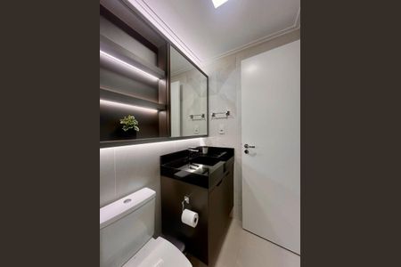 Apartamento à venda com 228m², 3 quartos e 2 vagas Apartamento à venda com 228m², 3 quartos e 2 vagasBanheiro da Suíte 1