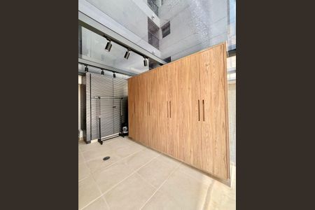 Apartamento à venda com 228m², 3 quartos e 2 vagas Apartamento à venda com 228m², 3 quartos e 2 vagasÁrea de Serviço