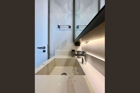 Apartamento à venda com 228m², 3 quartos e 2 vagas Apartamento à venda com 228m², 3 quartos e 2 vagasBanheiro da Suíte 3