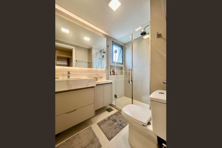 Apartamento à venda com 228m², 3 quartos e 2 vagas Apartamento à venda com 228m², 3 quartos e 2 vagasBanheiro da Suíte Master