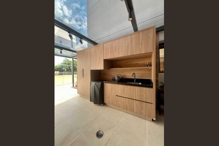 Apartamento à venda com 228m², 3 quartos e 2 vagas Apartamento à venda com 228m², 3 quartos e 2 vagasÁrea de Serviço