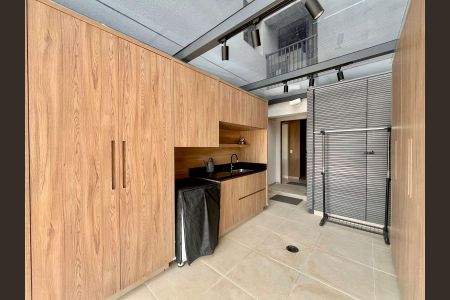 Apartamento à venda com 228m², 3 quartos e 2 vagas Apartamento à venda com 228m², 3 quartos e 2 vagasÁrea de Serviço