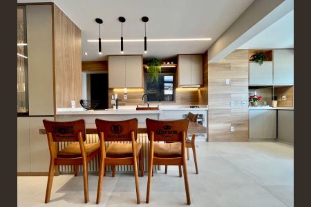 Apartamento à venda com 228m², 3 quartos e 2 vagas Apartamento à venda com 228m², 3 quartos e 2 vagasCozinha