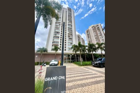 Apartamento à venda com 228m², 3 quartos e 2 vagas Apartamento à venda com 228m², 3 quartos e 2 vagasFachada