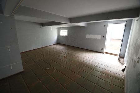 Casa à venda com 330m², 3 quartos e 4 vagasSalão