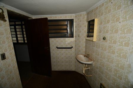 Casa à venda com 330m², 3 quartos e 4 vagasBanheiro 2